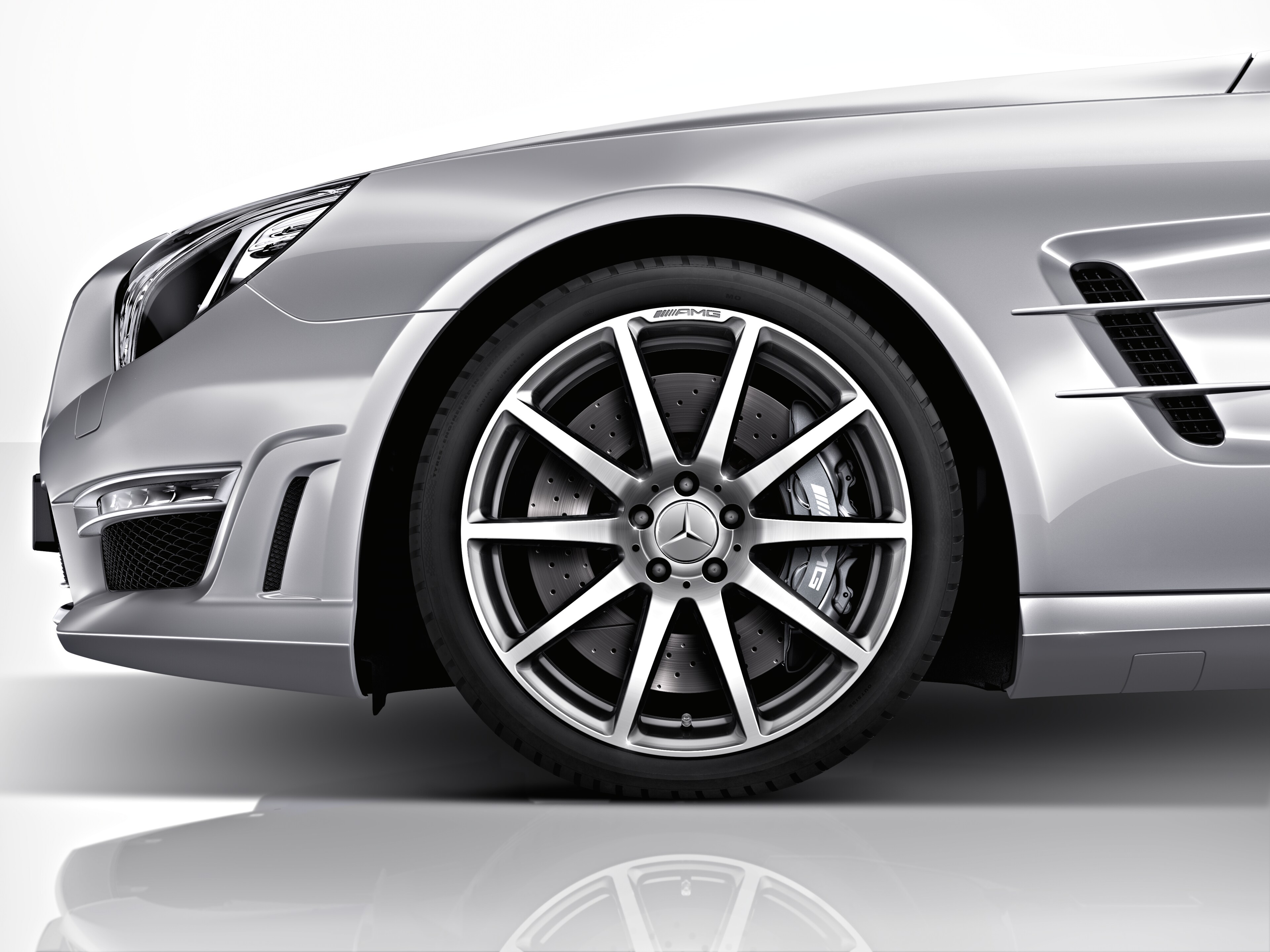 AMG forged wheel in 10-spoke design, 48.3 cm (19-inch) - 9 J x 19 ET 27, titanium grey, polished