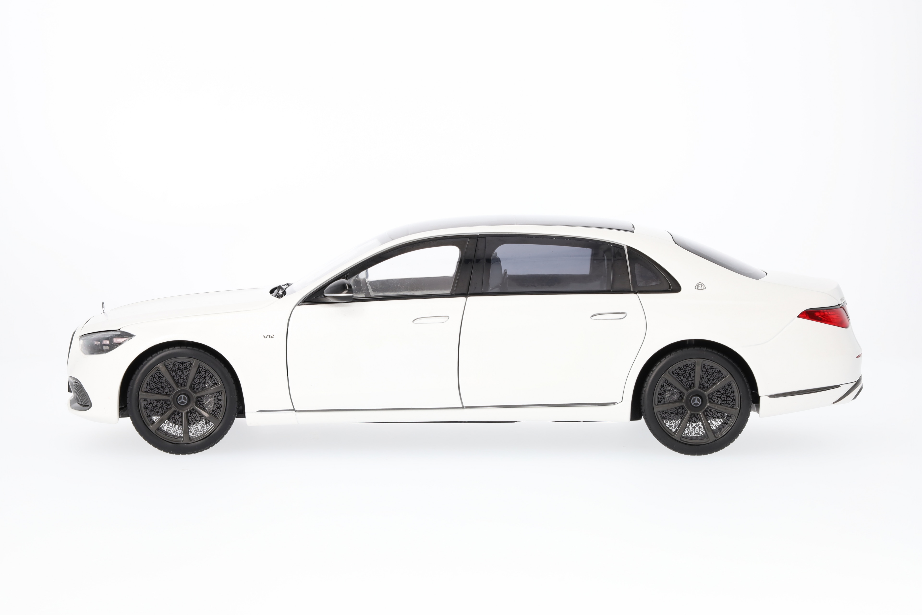 Mercedes-Maybach S 680 4MATIC, Night Series, X223 - MANUFAKTUR opalite white magno, Norev, 1:18