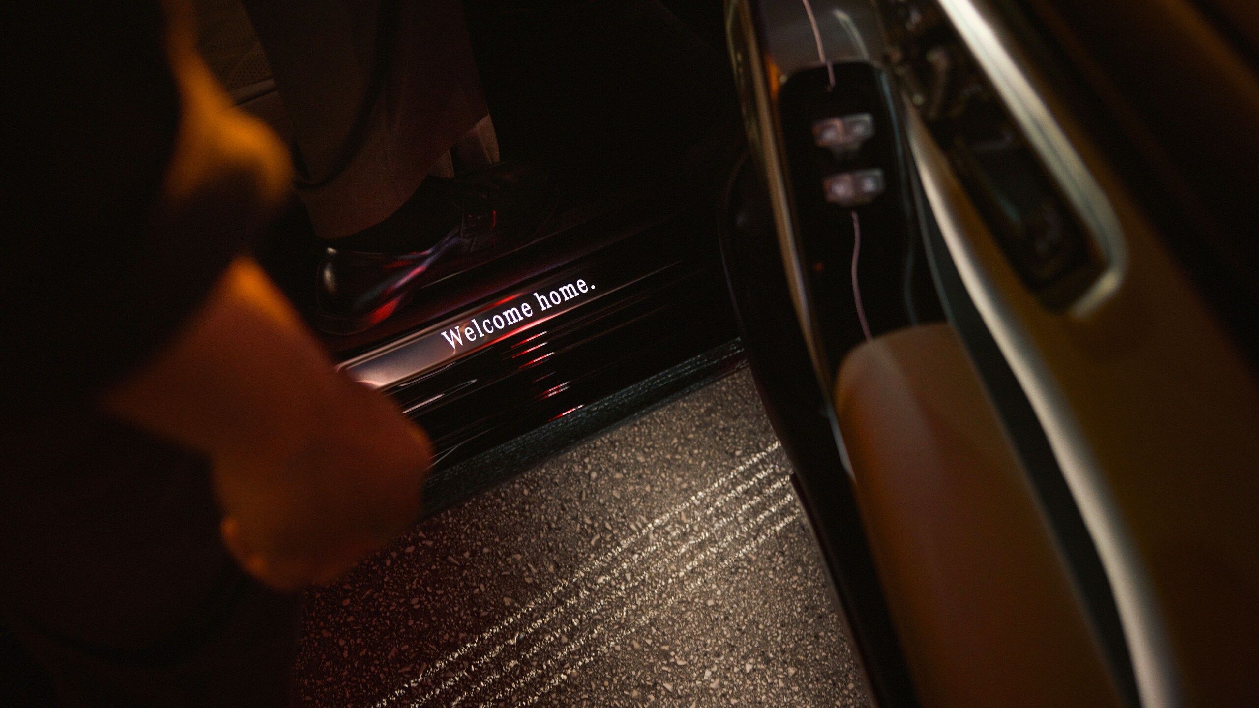 Mercedes-Benz Welcome Home illuminated door sill panel