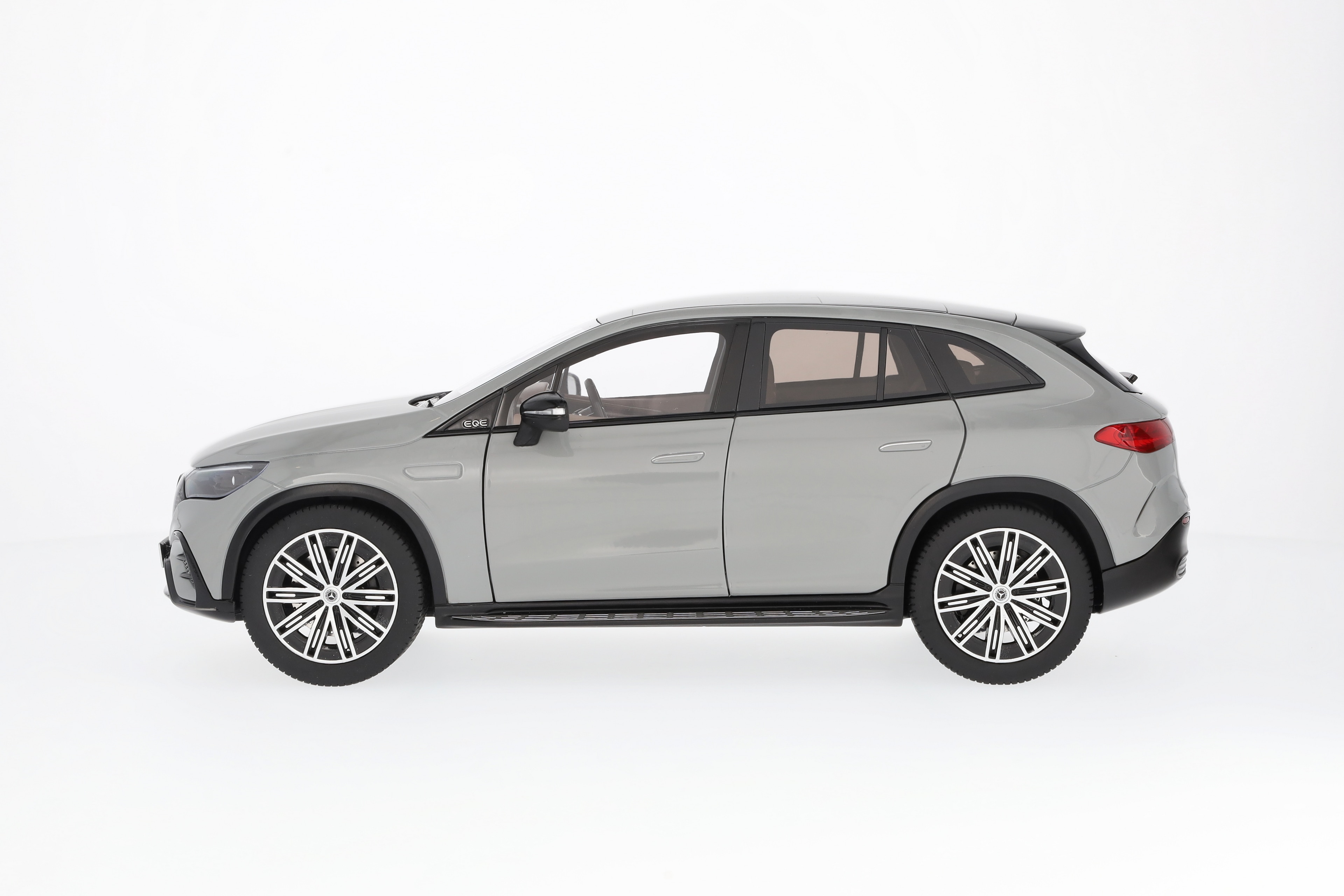 EQE SUV, AMG Line, X294 - MANUFAKTUR alpine grey non-metallic, NZG, 1:18