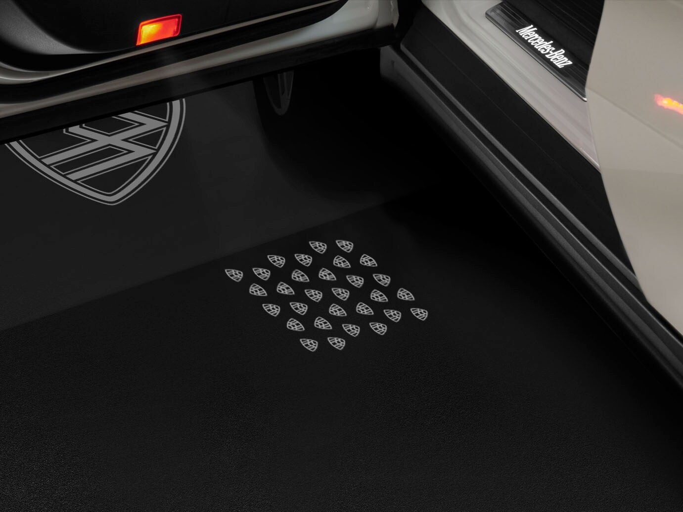 LCD projector, with animated Mercedes-Maybach pattern - 1 set